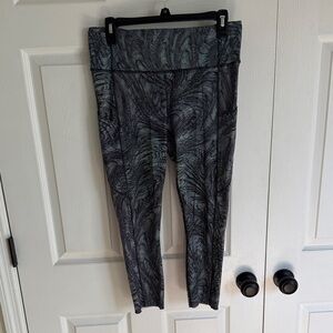 Black and Gray Patterned Leggings
